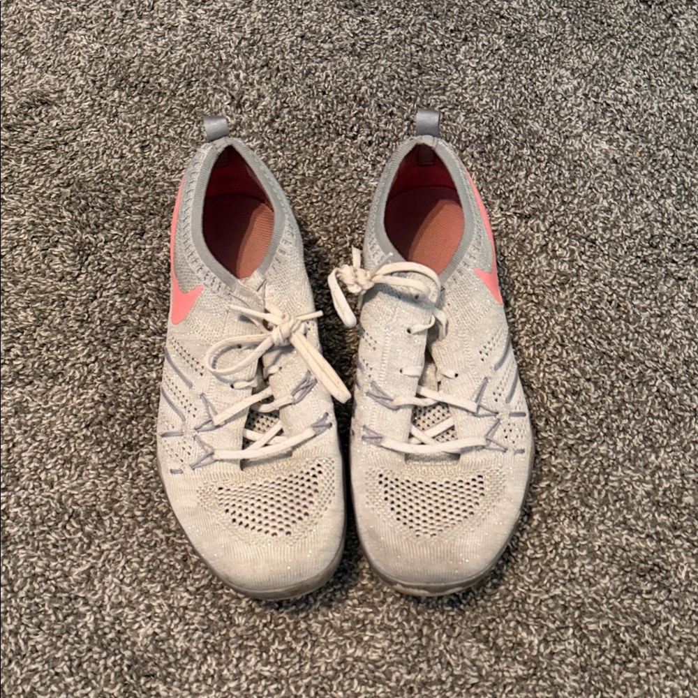 Women Nike Tennis Shoes View 2